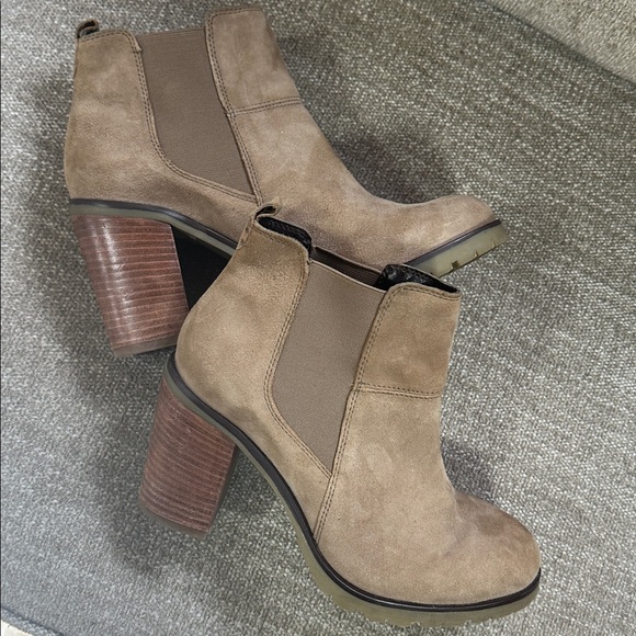 Crevo Alicia Chelsea Hiker Heel Ankle Boot Size 8.5 - Picture 4 of 7